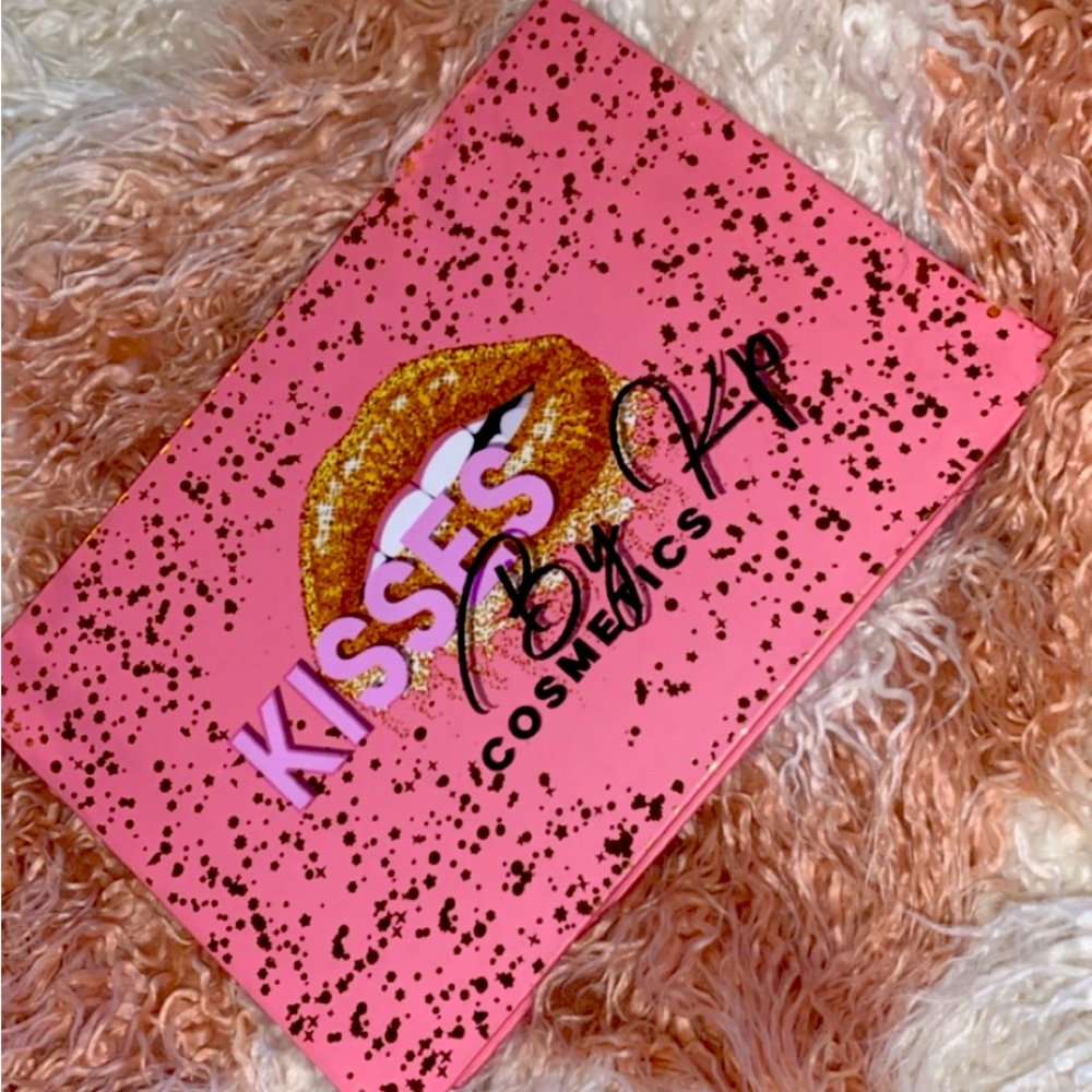 Brand new makeup palette for sale every high end pigment palette ☺️